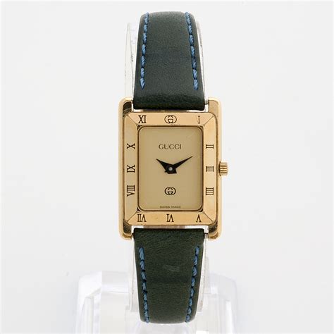 Vintage Gucci 4200L Ladies Dress Watch 